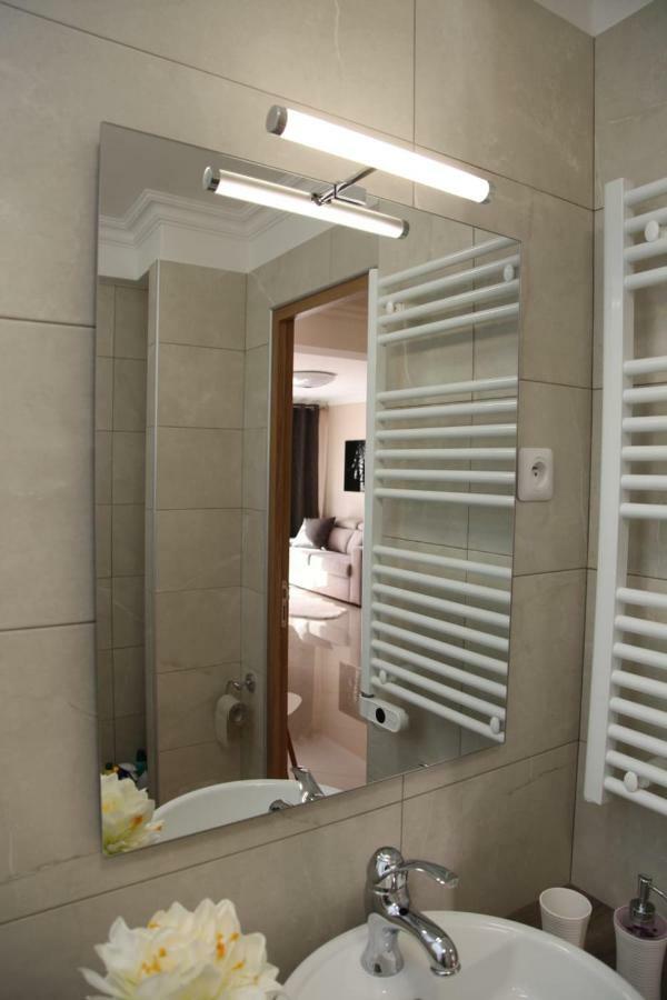 Stylish 2 Room Flat 60 Meters To The Beach Νίκαια Εξωτερικό φωτογραφία